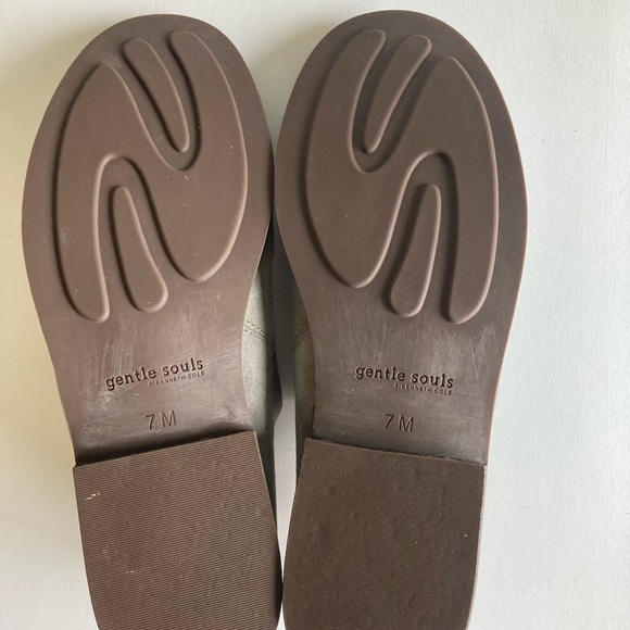 Gentle Souls Grey Suede Genuine Leather Rubber Outsole Loafers size 7 - Picture 11 of 14